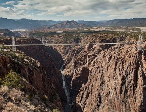 1024px-Royal_Gorge_Bridge_looking_west